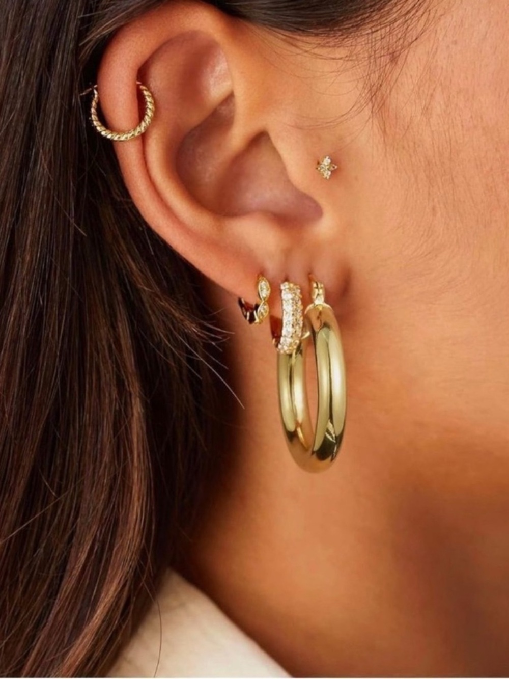 14k Gold Plated Chunky Minimalist Hoop Earrings - Picture 3 of 5